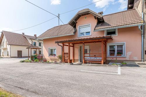 Nova Vas House | Mržek House with Sauna - Happy Rentals