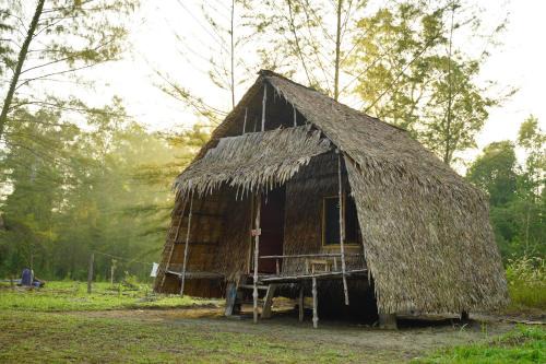 Khura Buri House | Mr. Chuoi Bar and Hut