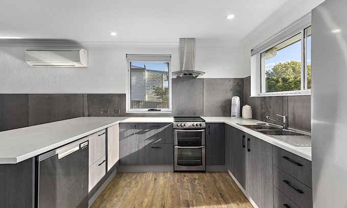 Bridport House | Mr. W on Walter: 2 BR, 1 BA House in Bridport, Sleeps 4