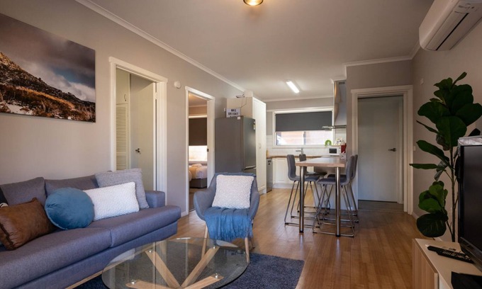 Bright Apartment | Mrs Brightside - Tucked away in a quiet side street, Mrs. Brightside's location is sure to impress.