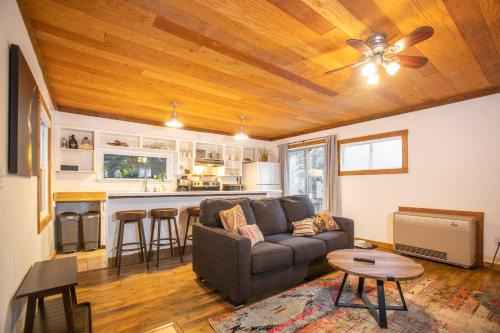 Kings Beach House | Mt Airy Cottage Walk to Beach