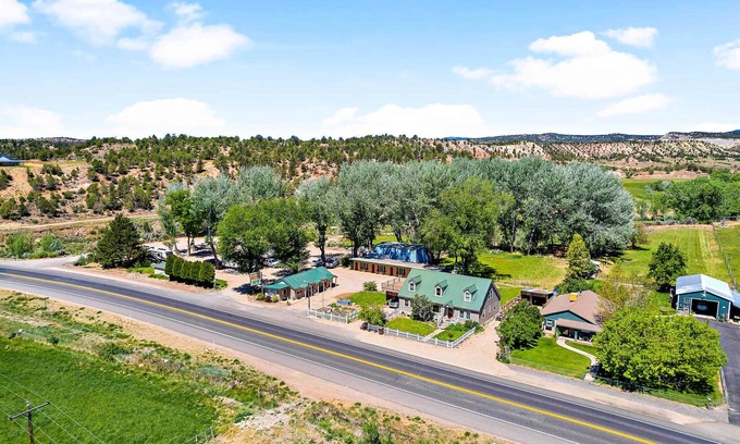 Zion National Park East Entrance Apartment | Mt Carmel Motel close to Zion National Park