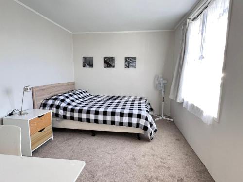 Mount Eden House | MT Eden home at commercial food street
