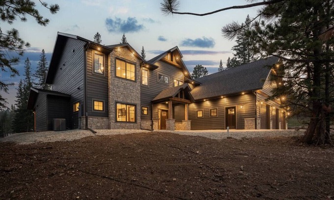 Lead Cabin | Mt. Ever-Rest - Family Cabin near Nature & Dining