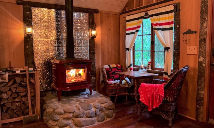 Brightwood Cabin | Mt Hood’s historic Cedarwood Cabin