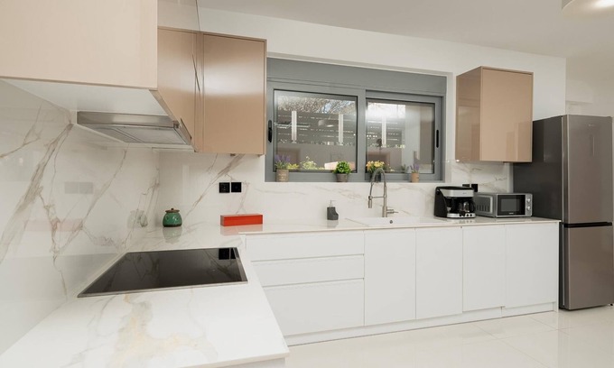 Porto Rafti Apartment | Mtc-an Apartment by the sea and Airport