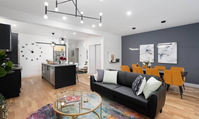 Mile End Apartment | MTL Fashion District I 3BDR- 2BA+Parking