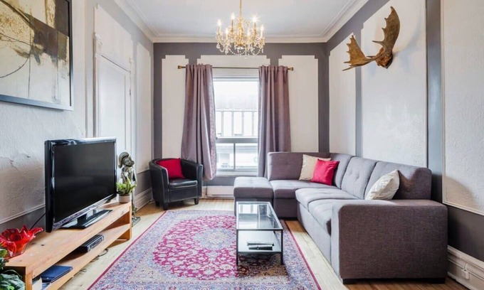 Plateau Mont Royal Apartment | MTLVR #02 | Lafontaine park, terrace, A/C