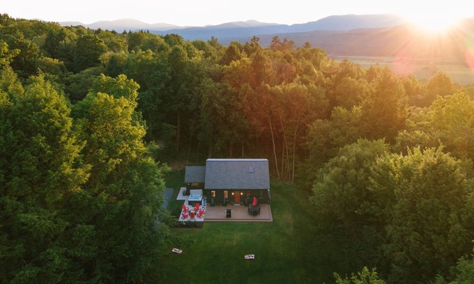 Stowe Cabin | Mtn Cabin | Family Friendly I Hot Tub | Gameroom