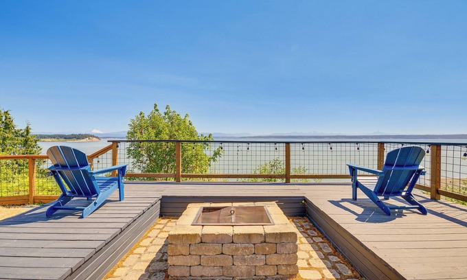 Camano Island House | Mtn-View Camano Island Retreat Overlooking Beach