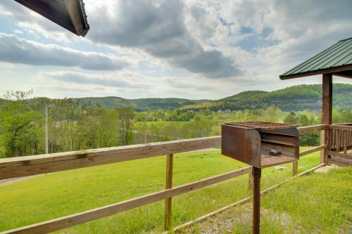 Mountain View House | Mtn-View Porch Arkansas Cabin Near White River