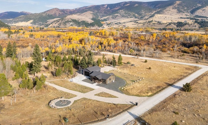 Anaconda Cabin | Mtn Views, AC, Fire Pit, Hunters Welcome!