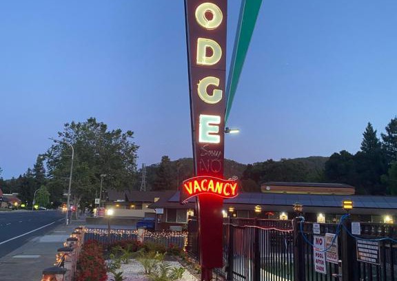 Martinez Hotel | Muir Lodge Motel