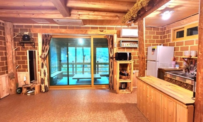 Seolcheon-myeon House | Muju Heukjip Punggyeong Pension