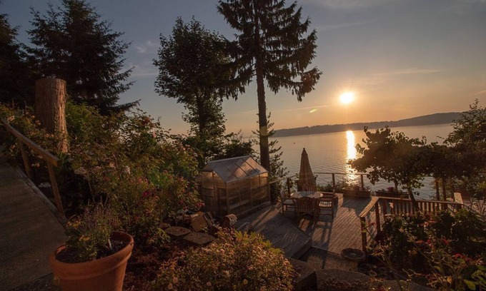 Mukilteo House | Mukilteo Bluff Apartment with 155 degree Sound and Mountain view.