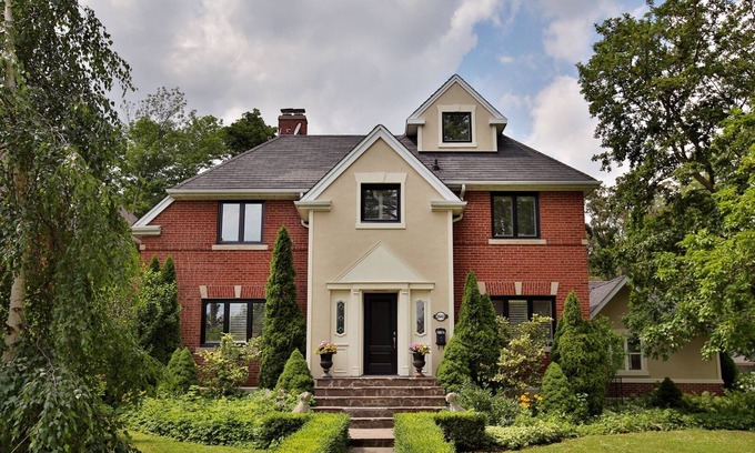 Burlington House | Mulberry House by the lake - Luxury Burlington home