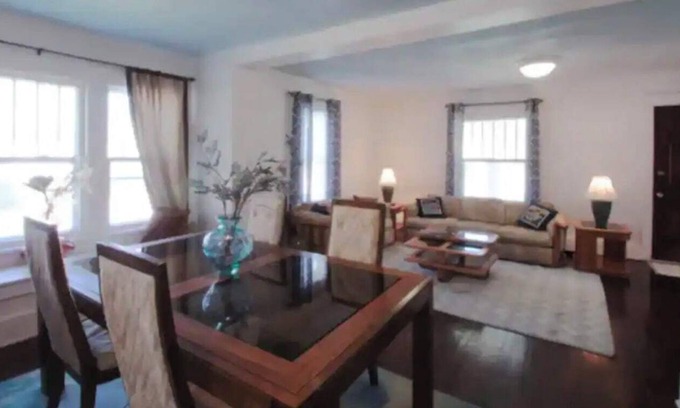Greater South Side House | Mulberry Lane! -2 BR, 7 min Downtown, 3min Airport