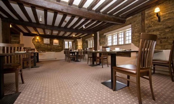 Street Bed & Breakfast | Mullions 51 B&B