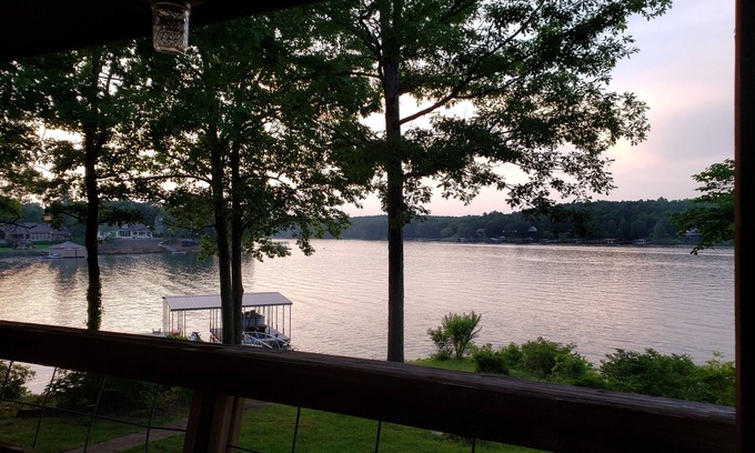 Jasper House | Multi-family house on Smith Lake! Boat dock, swim pier, and plenty of space!