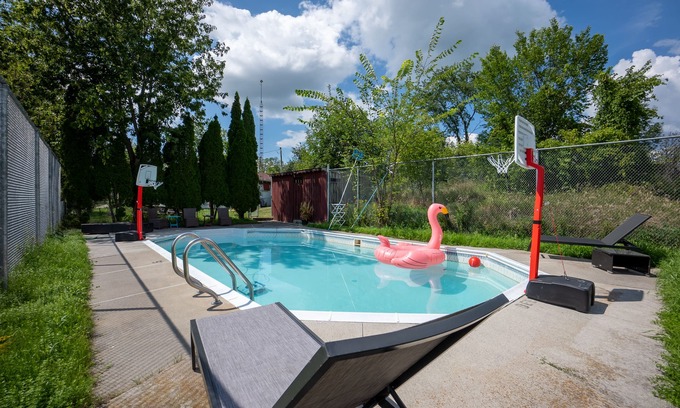 Trent Hills Resort | Multi-Family Private Resort (Pool, Gardens, Swings, 3-Full Homes) *Sleeps 30*