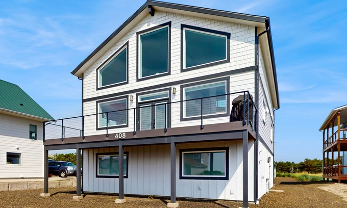 Westport House | Multi-level home w/ beautiful ocean & sunset view, close to State parks & beach