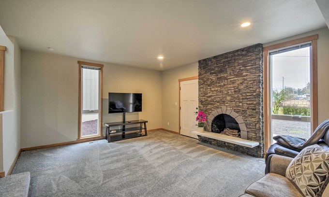 Edgewood House | Multi-Level Vacation Rental Near Tacoma!