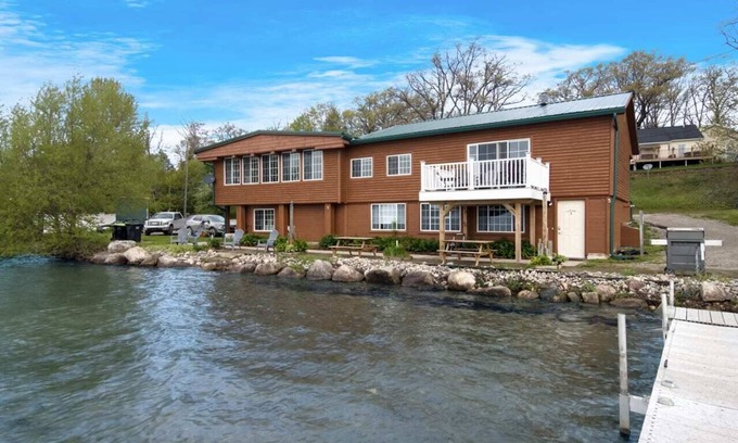 Mayfield House | Multi-unit with lake access and stunning views