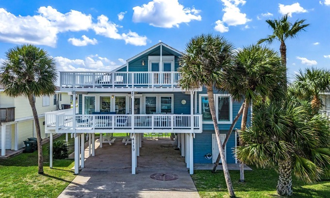Pirates Beach House | MultiDeck VIEWS *Sleeps 14* Pool & PingPong Table *Games Galore* *Fire-Pit*