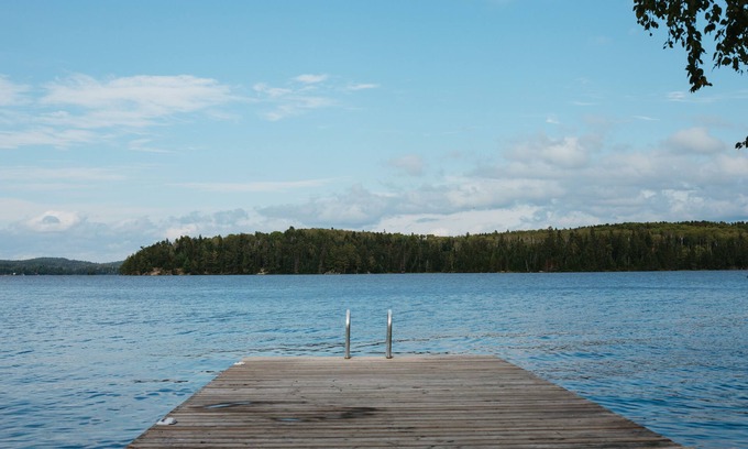 Kenora Cottage | Multilevel, private lakefront cottage on Longbow Lake only minutes from Kenora.