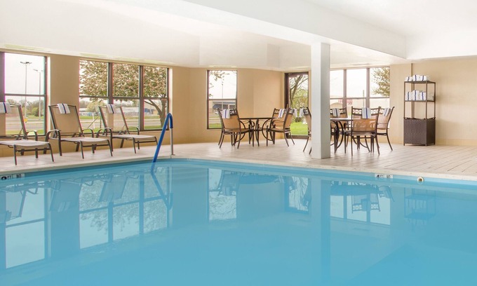 Muncie Hotel | Muncie Place Hotel & Suites