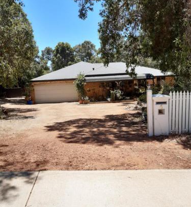 Mundaring Bed & Breakfast | Mundaring Bed and Breakfast