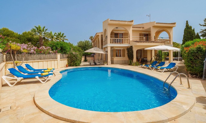 Sa Coma Ski Chalet | Murtons house for 8 at 350m from the sea with swimming pool