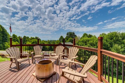 Murphy House | Murphy Cabin with Fire Pit and Mountain Views!