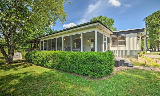 Murray Cabin | Murray Getaway w/Deck: Near Fishing & Boating!