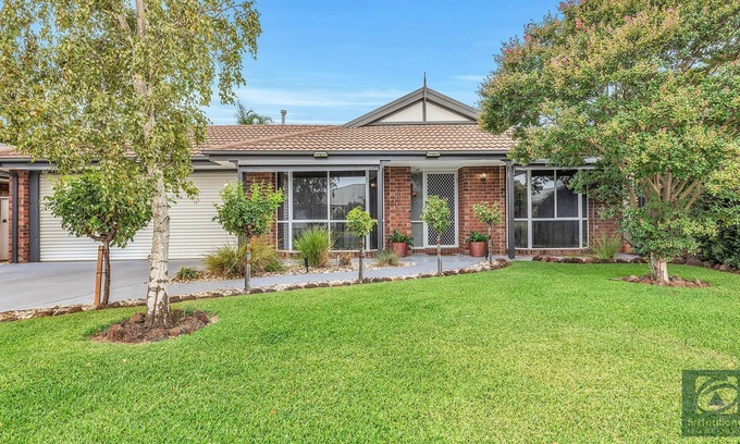 Echuca House | Murrumbidgee Abode Sleeps 8 -4 b New to Stazs Give us a Stay