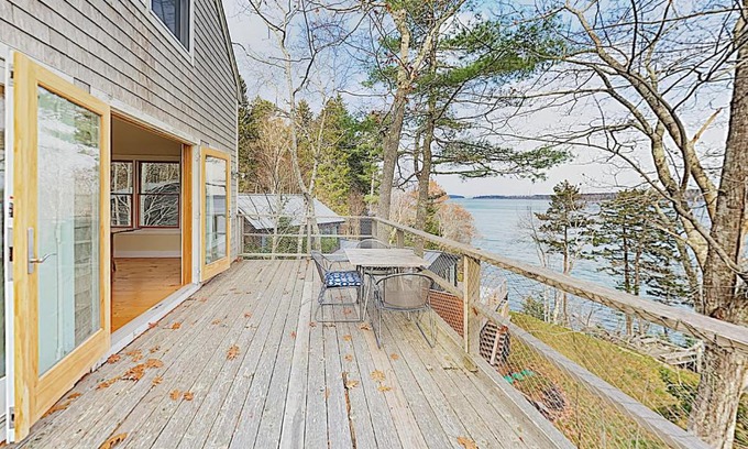 Round Pond House | Muscongus Sound Lookout
