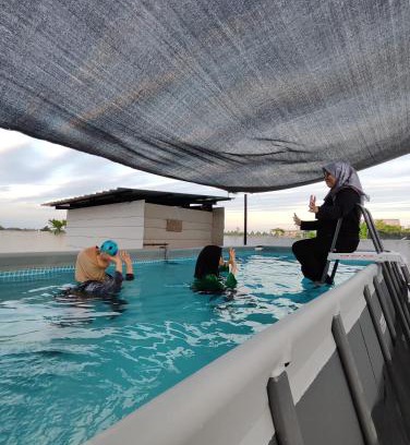 Hutan Kampung House | MUSLlM ONLY Pool Wifi 3 aircond room Hospital Sultanah Bahiyah