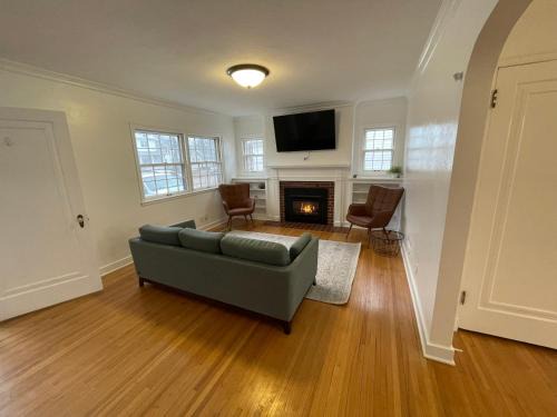 Sioux City House | Mustang House