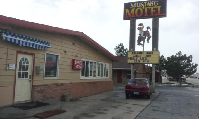 Gillette Hotel | Mustang Motel