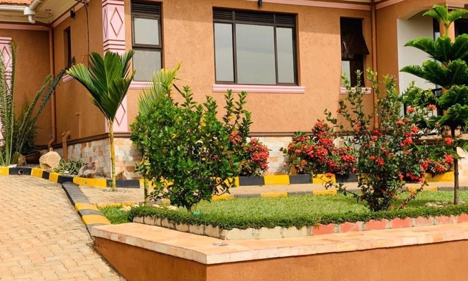 Central Kampala House | Muvawala Lakeside home