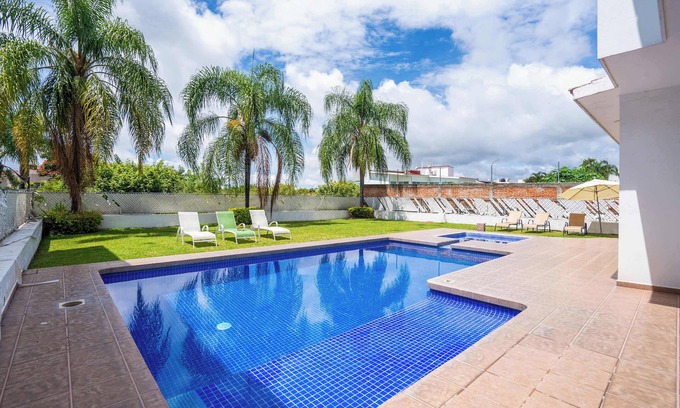 Lomas de Cocoyoc House | Spacious 5-Bedroom Oasis with Pool & BBQ
