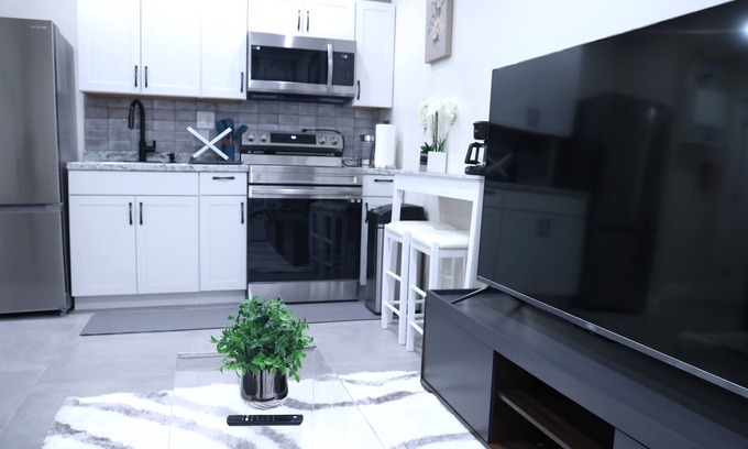 Elizabeth House | My Cozy-Snug Place - 1Brd - 8 mins to EWR