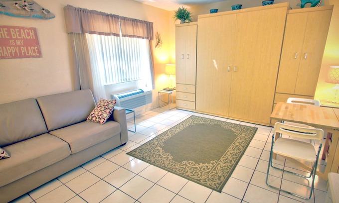 Hollywood Apartment | My Hollywood Beach Rentals B105. Steps to Beach. Pool and Free Parking