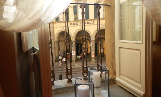 Cortona Old Town Apartment | My house with steam room, theater view, chromtherapy, relaxing music, jacuzzi.