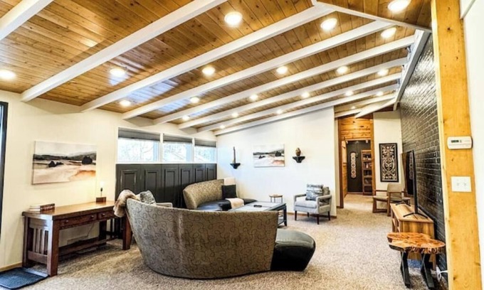 Willmar Apartment | MY PLACE! Luxury 2 Bed with piano!