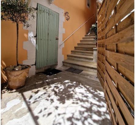 Allegre Les Fumades Apartment | Mya casa