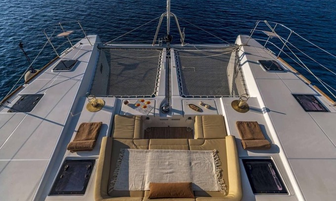 Kalafatis Boat Rental | Mykonos Catamaran - Catamaran in Mykonos - Flo 52 by Fantasia Villas