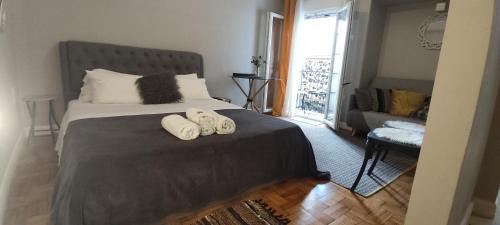 Platia Viktorias Apartment | Myron,Athens - COZY & KING-SIZE BED