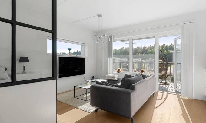 Gribbylund Apartment | Mysig lägenhet - Gym, solig terrass, BBQ Grill