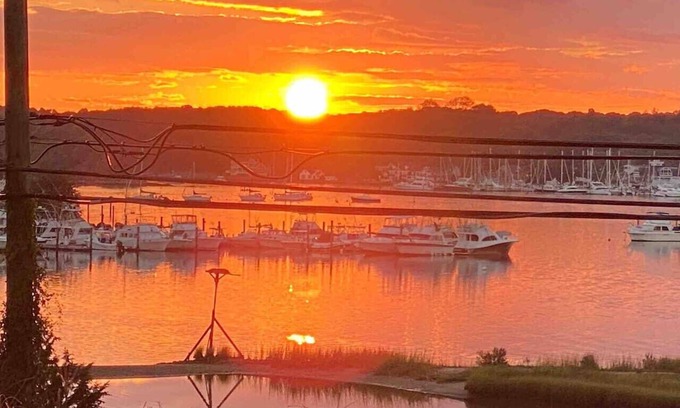 Mystic - New London House | Mystic Magical Sunsets awaits your arrival